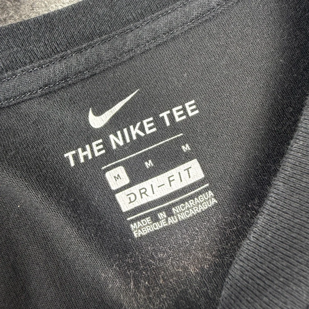 Nike Be True Dri-FIT Graphic T-Shirt Black Pride Love Courage Mens Medium